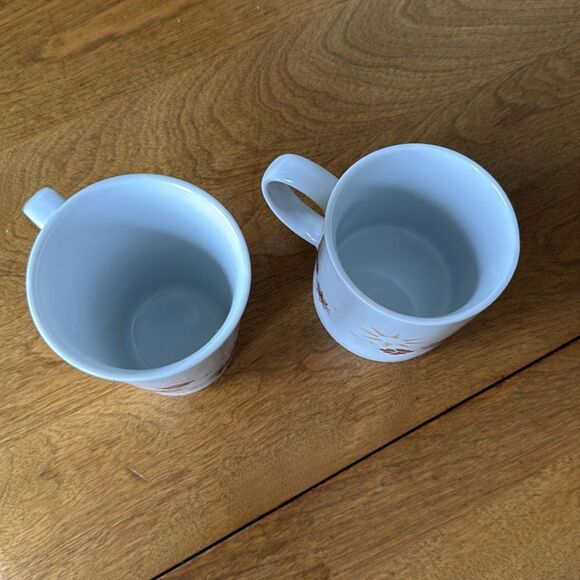 Set of 2 Starbucks holiday mugs - Picture 3 of 4